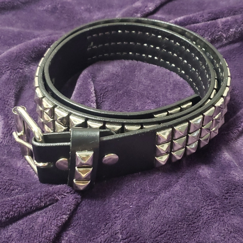 Hot topic pyramid belt